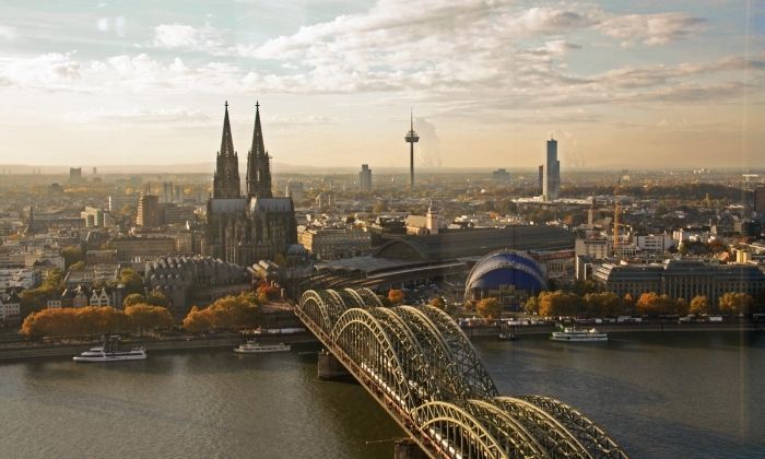 Blick auf Köln von oben © AdobeStock/mirisom